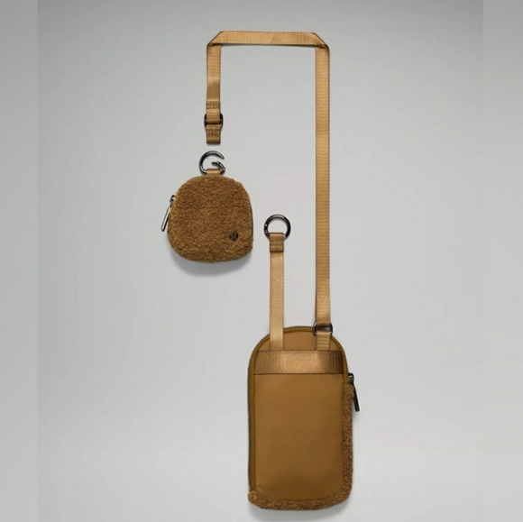 Lululemon Modular Phone Crossbody Bag Fleece Camel Brown Unisex NWT - Picture 2 of 4